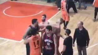 Un integrante de la Generación Dorada noqueó a un rival en un partido