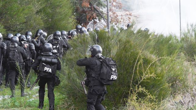 El operativo de las fuerzas federales se enmarca en el conflicto por las tierras que genera tensión entre habitantes y el asentamiento de la comunidad mapuche Lof Lafken Winkul Mapu.