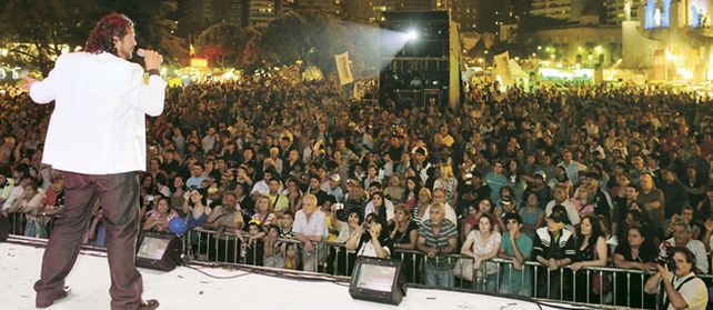 Terminó anoche la 28ª edición de Colectividades. Antes del clásico show de fuegos artificiales