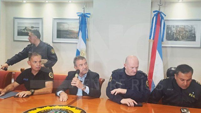 El ministro Néstor Roncaglia y el jefe de Policía Claudio González