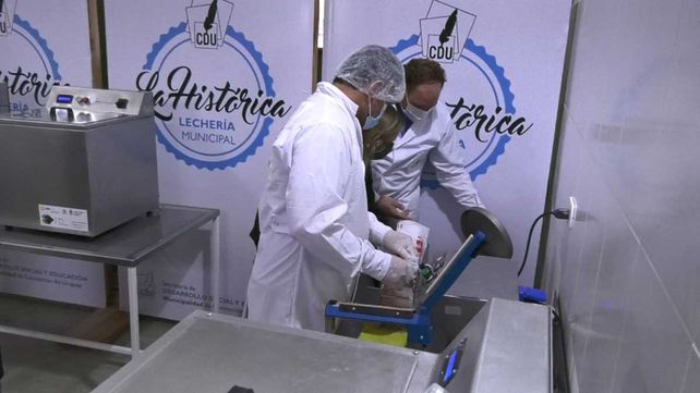 La producción lechera de la planta municipal se expuso en Tucumán.
