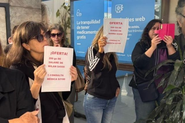 Médicos de cabecera de Pami se manifestaron este lunes en Rosario