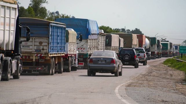 Cerca de dos millones de camiones transitan las rutas santafesinas hacia los puertos.