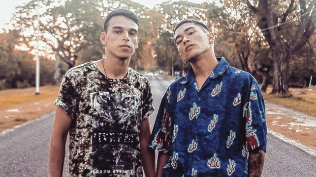 Germán “Man” Cantero (24) y Nicolás “Machuca” Machuca (25) son dos jóvenes músicos oriundos de la ciudad de Goya (Corrientes) que tomaron la decisión de recorrer junto el país en una moto Wave 110. Es así que el 6 de enero comenzaron la aventura por las rutas con el propósito de llegar a Córdoba. Pero para ello