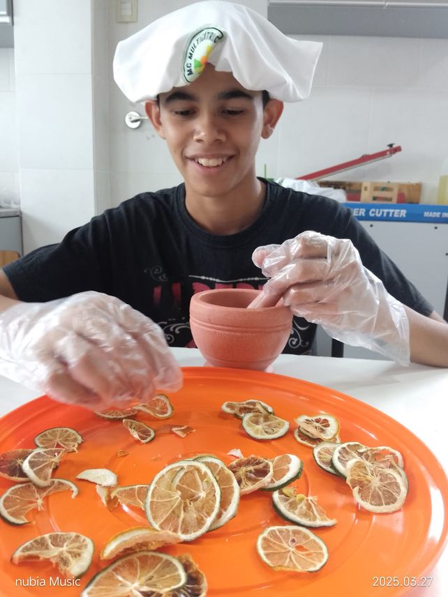 Las Petacas: con el excedente de huertas y frutales, fabrican jugos y sopas saludables