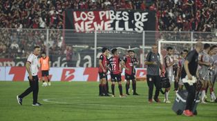 Los jugadores de Newells se resignaron rápido en el complemento y fueron goleados por Estudiantes, que le perdonó la vida.