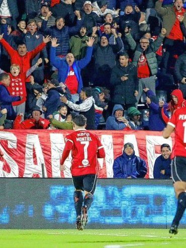Con dos golazos de tiro libre, Independiente le ganó a Unión y avanzó a los octavos