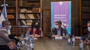 La ministra de Salud Carla Vizzotti, en la reunión con expertos en resistencia antimicrobiana (foto: Mariano Basavilbaso)&nbsp;