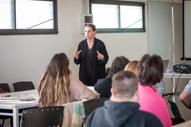 Las prácticas constan de cuatro encuentros semanales donde los empleados vuelcan experiencias y adquieren nuevos conocimientos.