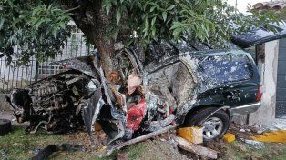 Personal del 911 perseguía una camioneta robada en la que iban cinco delincuentes. Chocaron y tres de ellos murieron. Dos eran menores. Ocurrió en Ezpeleta