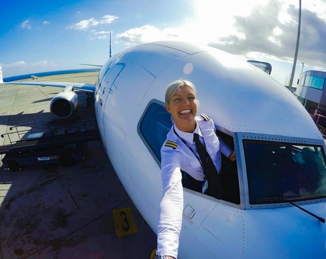 La piloto de aviación que es considerada más linda y que causa furor en las redes sociales