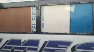Con cartones en lugar de vidrios salió un refuerzo desde Rafaela a Rosario el año pasado.