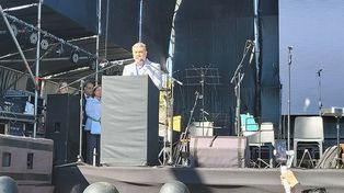 Fiorenza en su discurso por el 150° aniversario de Timbúes, enfatizando la conexión histórica y el compromiso con el futuro de la comunidad.