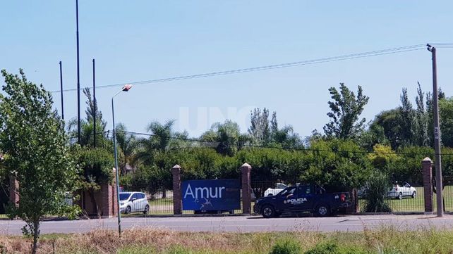 Demoraron a barras que se acercaron al predio de Colón