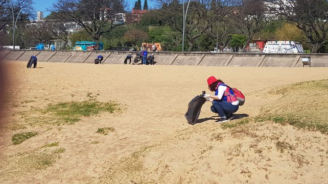 Jornada de limpieza de la costa del Paraná: recogen 900 kilos de residuos, en su mayoría plásticos