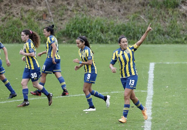 Virginia Gómez celebra el primer tanto