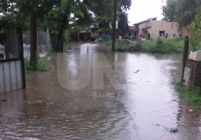 Así se encontraban las calles del barrio General Paz de Santo Tomé tras las lluvias del miércoles por la mañana.