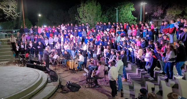 A lo largo de los años los conciertos y campamentos corales se realizaron en los pueblos y ciudades donde pertenecen las escuelas que participan.