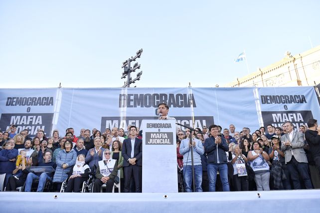Dirigentes y militantes cargaron contra el Poder Judicial.