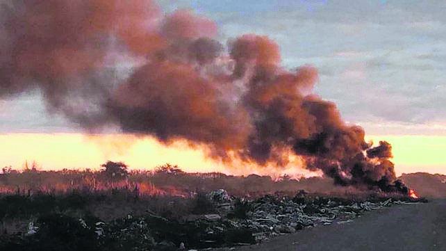 Quemas y basurales en el área metropolitana sin solución ambiental