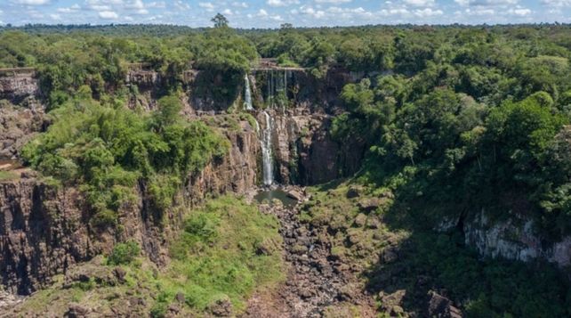 Impactantes imágenes de las Cataratas del Iguazú casi secas