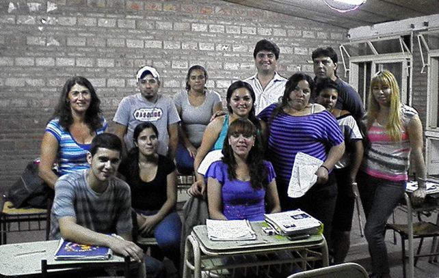 El grupo de 5º año de la Eempa de Cabín 9. A esta secundaria asisten más de 200 jóvenes y adultos del barrio.