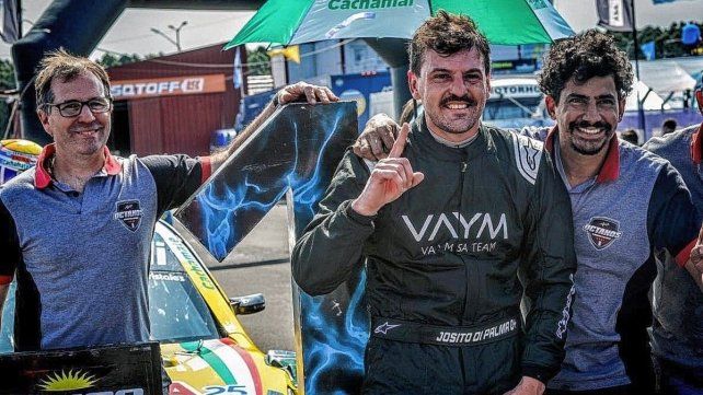 Josito Di Palma festeja el triunfo en Concepción del Uruguay.