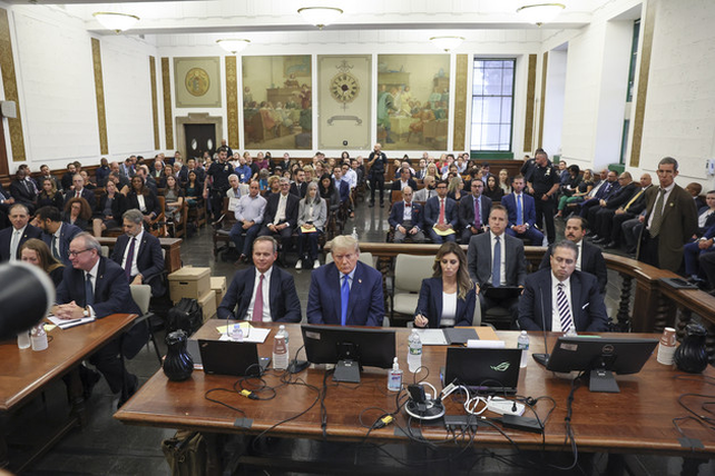 Trump comparece ante el tribunal este lunes 2 de octubre de 2023 en la ciudad de Nueva York.&nbsp;