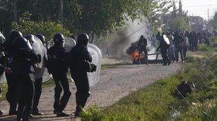 Guernica: incidentes entre ocupantes de terrenos y la policía durante un desalojo