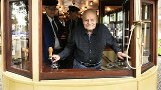 El motorman Rafael cantó 95 en el tranvía 15 que manejaba