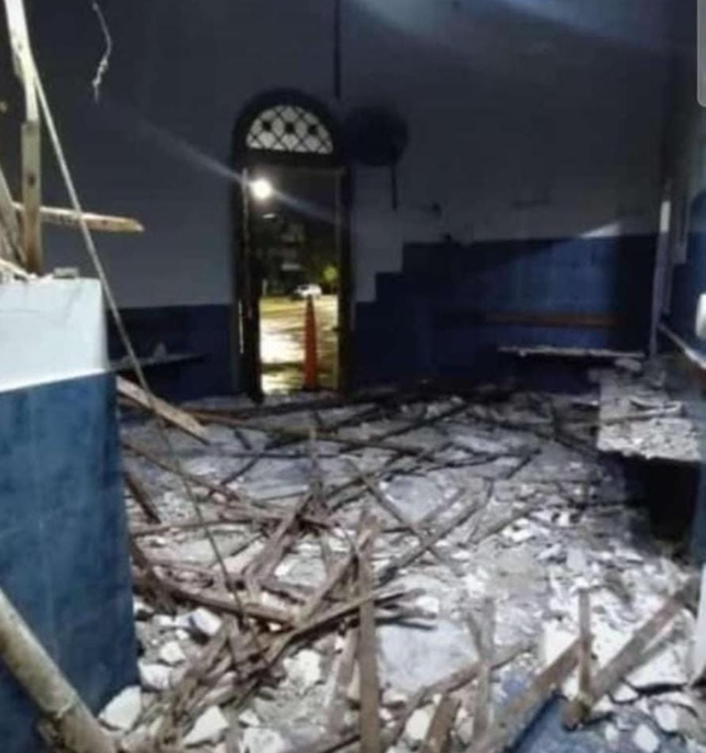 Así quedó el hall de la comisaría 1ª tras colapsar el techo. El edificio