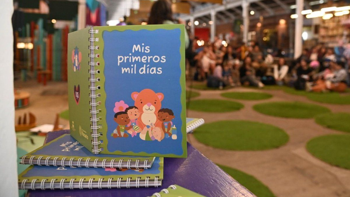 Un libro para todas las maternidades de la ciudad