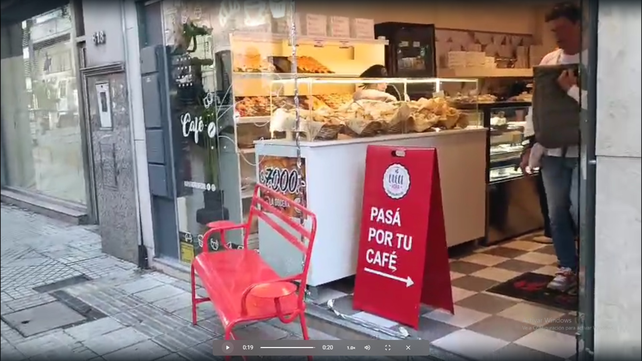 La panadería ubicada en Balcarce al 800 con su frente de vidrio destrozado durante el robo ocurrido este jueves a la madrugada