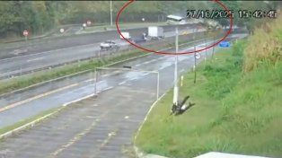 Volcó un micro con hinchas de Flamengo que iban a Buenos Aires