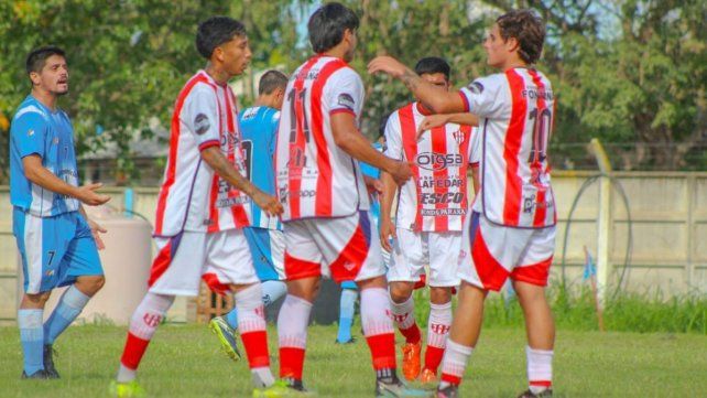 Atlético Paraná no le tuvo piedad a Argentino Juniors en la segunda de la Liga Paranaense.