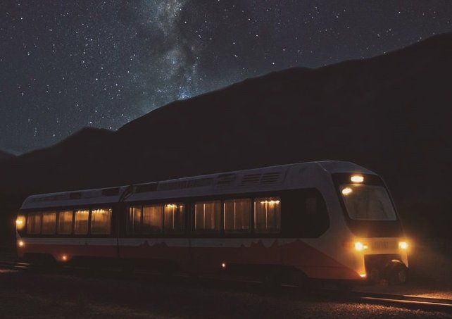 Nueva propuesta nocturna de astroturismo en la Quebrada de Humahuaca combina observación astronómica y gastronomía.