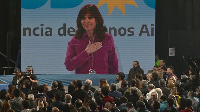 Cristina pidió un gran acuerdo de todas las fuerzas políticas para recuperar el salario