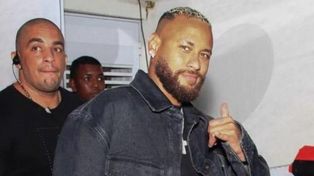 La foto de Neymar, quien se encuentra en plena recuperación, que se hizo viral en las redes sociales.
