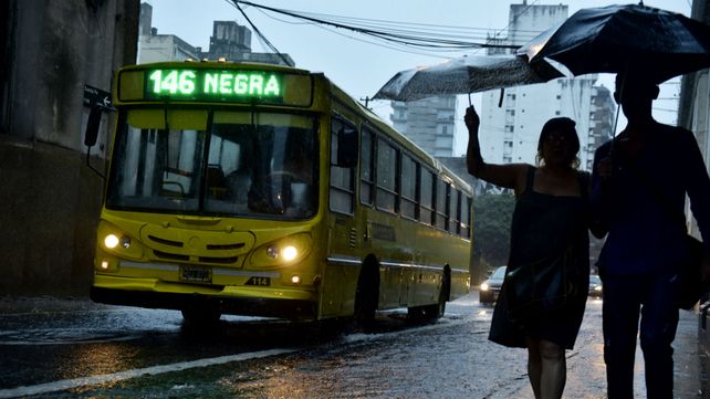 Se renovó el alerta meteorológico, acompañado de una intensa lluvia en la ciudad