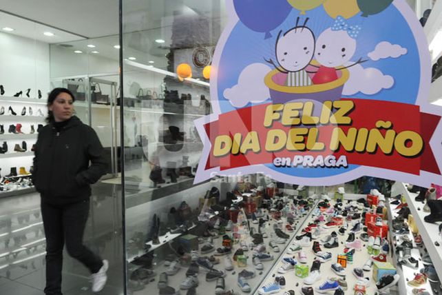El Día del Niño colma de sonrisas las vidrieras de la Peatonal local