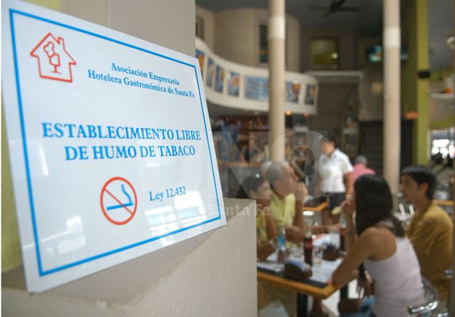 Ley antitabaco: a 10 años de su implementación el consumo casi no bajó en la provincia
