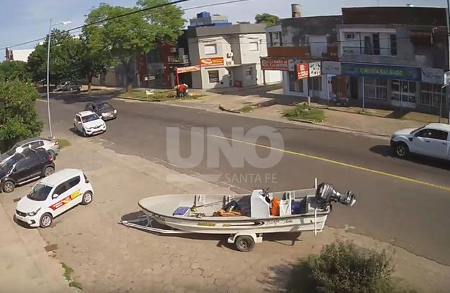 Videos: una lancha suelta en plena avenida 7 de Marzo