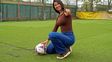 La hija de un ex-Central cambió la docencia por las redes, se calzó la 10 y jugará al fútbol