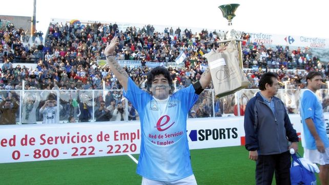 Diego Maradona en Paraná: “Gracias Paraná por venir a bancar a esta Selección Argentina de Showbol
