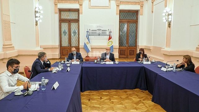 El gobierno y diputados se reúnen para destrabar el presupuesto