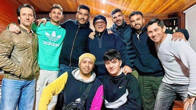 Alario pasa sus vacaciones rodeado del mundo Colón