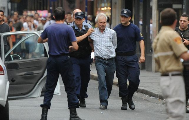 en el decano. El documentalista Carlos Alberto Serbali fue detenido la tarde del viernes 29 de noviembre de 2011.