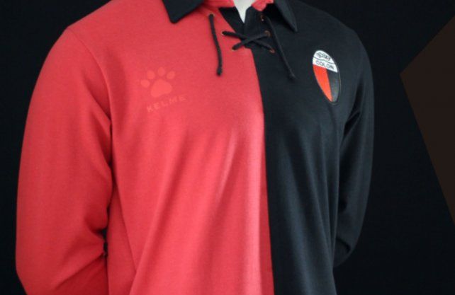 Colón, molesto por una errónea partida de camisetas de Kelme