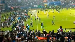 Tragedia en el fútbol de Indonesia: más de 100 muertos en enfrentamientos