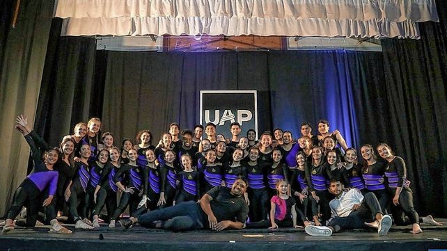 El Auditorio Mayor de la UAP fue el escenario donde los estudiantes llevaron adelante su show. Más de 800 personas se reunieron a presenciar la propuesta